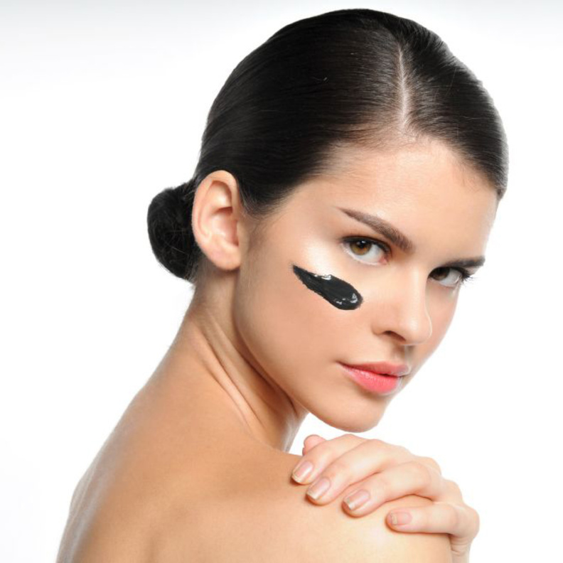 عالجي مشاكل بشرتك بماسك الفحم