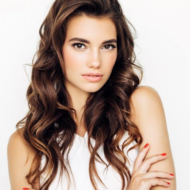 تساعد الكيوي في ترطيب الشعر وعلاج جفافه