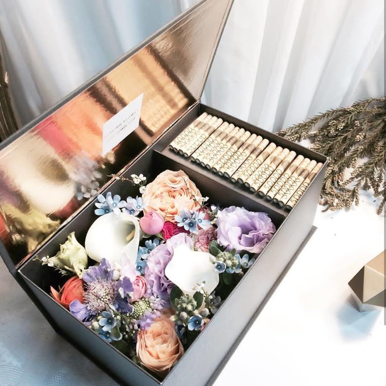 صندوق خشبي ضمن شكل مميز ومزين بطريقة مميزة لتقديم المهر