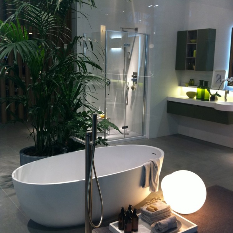 الحمام يعتمد على إنارة طبيعية و أخرى غير مباشرة