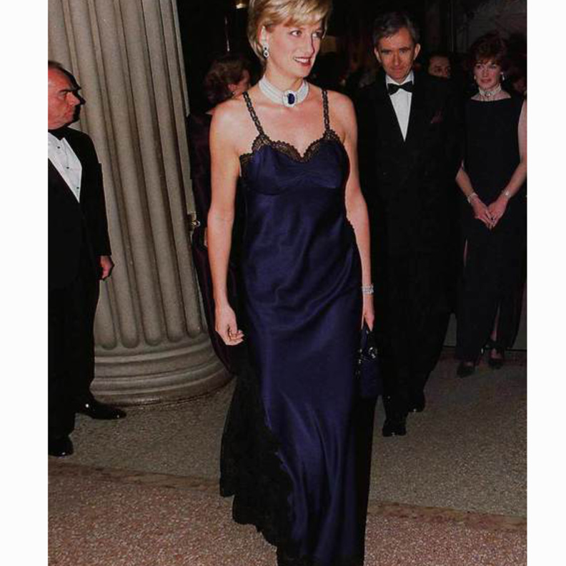 الاميرة مارغريت بفستان ملكي من ديور عام 1955‏