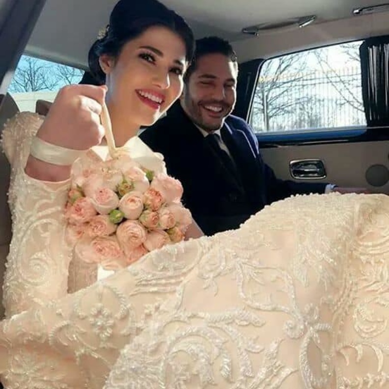 مرام اطلت بزي تراثي محتشم في حمام العروس