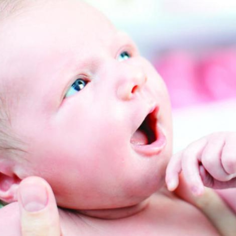 اسباب التهاب الاذن الوسطى عند الاطفال حديثي الولادة