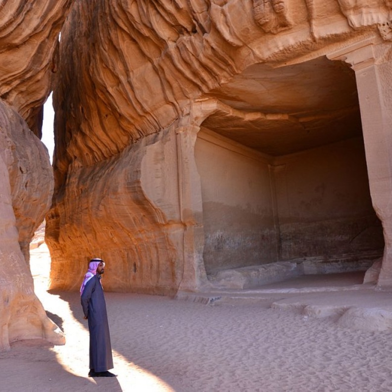 ديوان جبل إثلب في مدائن صالح