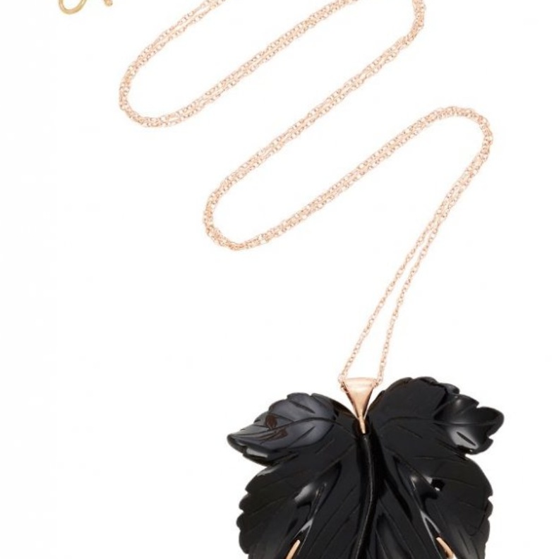 سلاسل ذهب طويلة للمحجبات