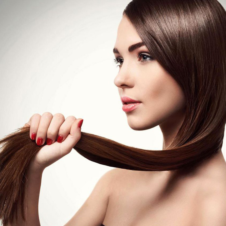 يزيد الكاكاو من كثافة الشعر لأنه يحفز نمو الشعر الجديد ويكافح تساقطه