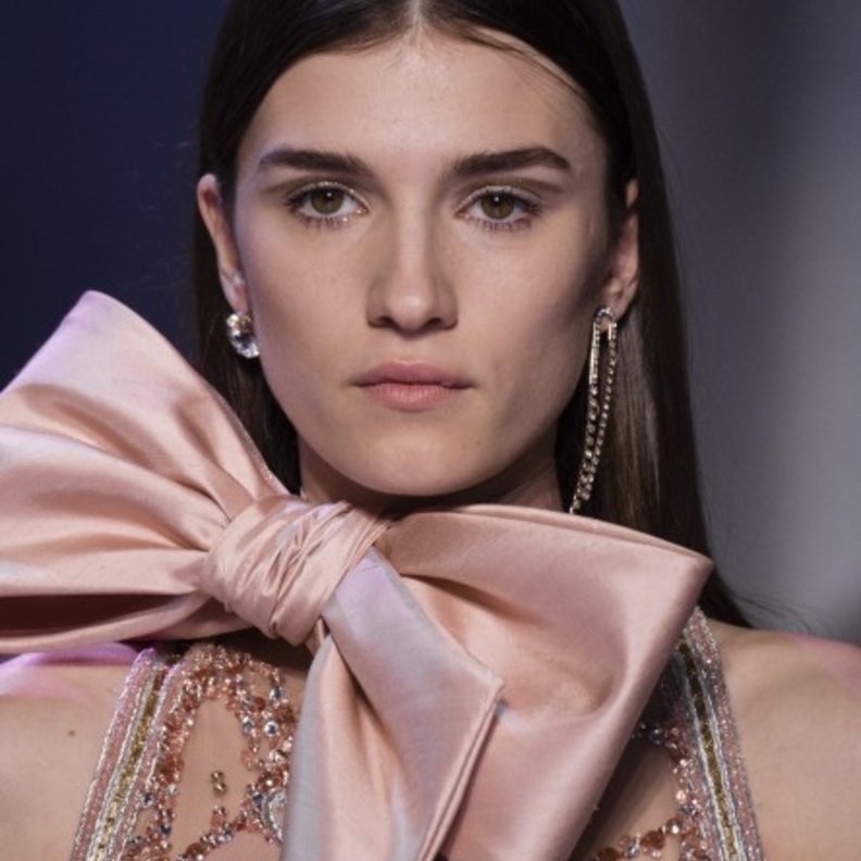 رسمات الظلال الذهبية في عرض زهير مراد Zuhair Murad