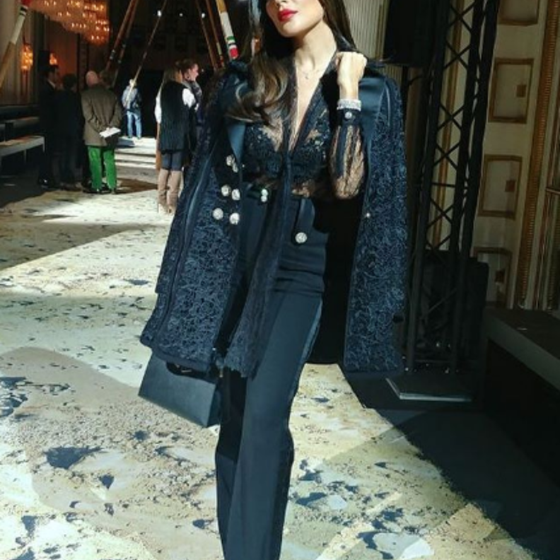 عازار باطلالة من توقيع جورج حبيقة.