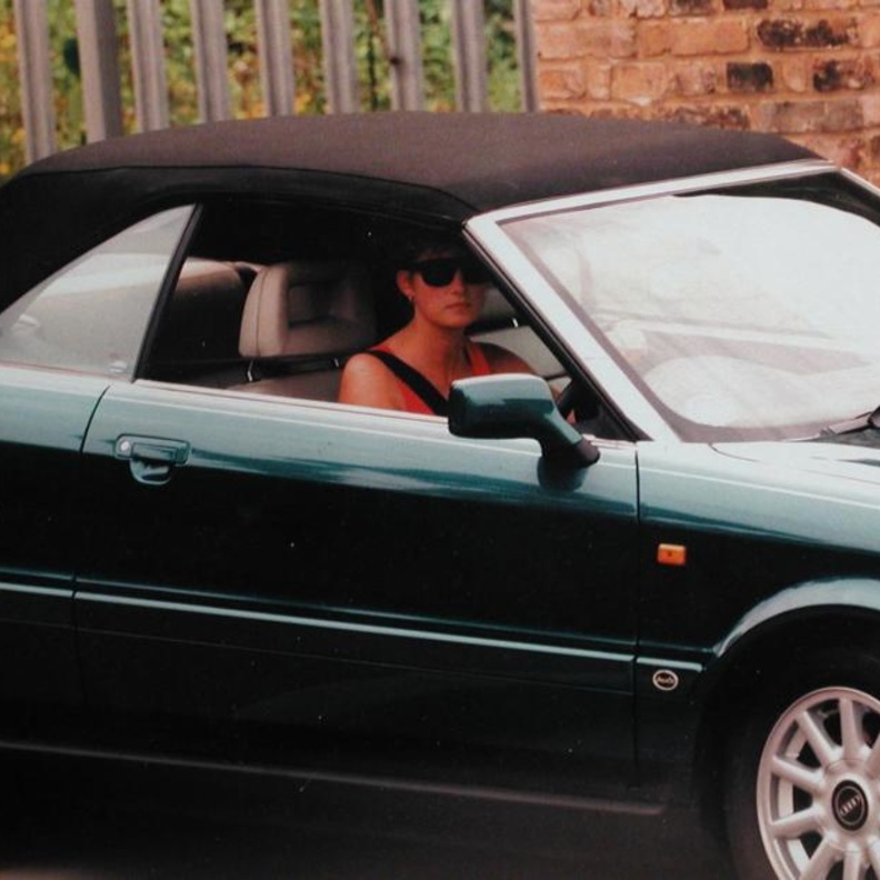 سيارة الأميرة ديانا المفضلة كانت تقل فيها الأميرين وليام و هاري