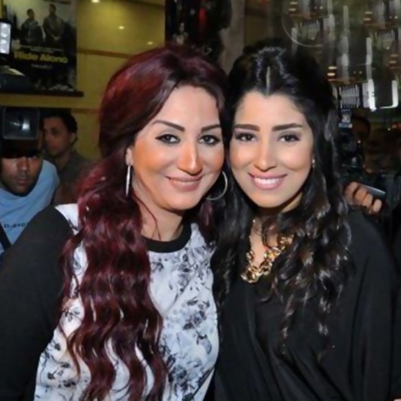 وفاء عامر وشقيقتها آيتن 