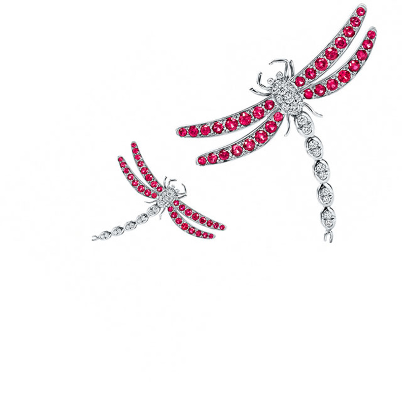 قلادة Tiffany Keys بتصميم مفتاح ونجوم من البلاتينوم مع الياقوت والألماس