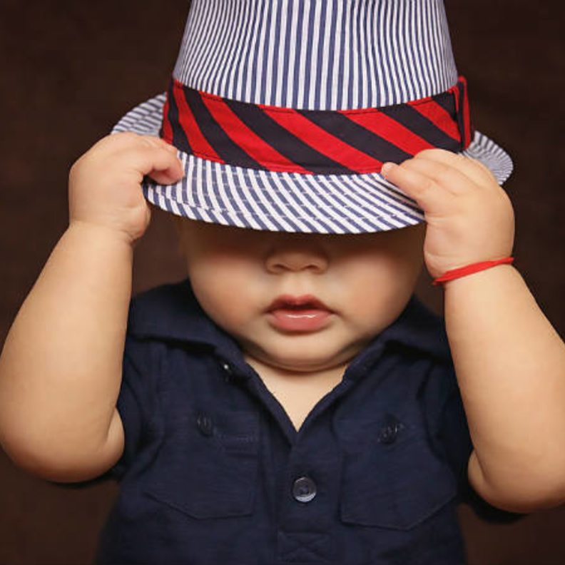 يعتبر طفل برج الدلو من الاطفال الاذكياء جداً بطبيعته