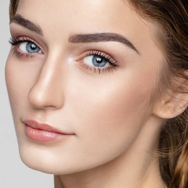 يساعد اللوز في التخلص من البقع الداكنة والهالات السوداء