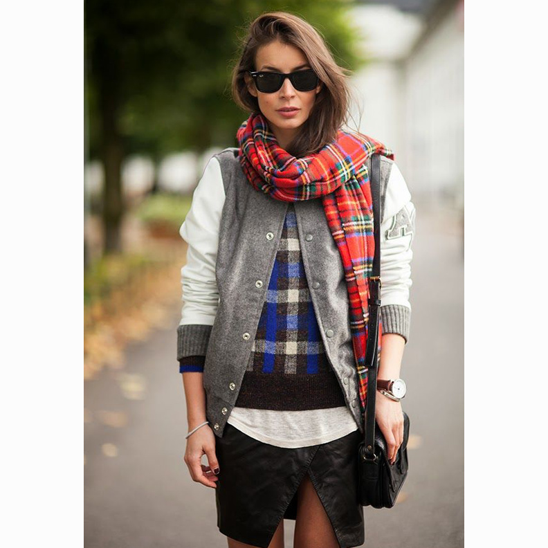 شال الكاروهات كان ومازال الأكثر واجاً