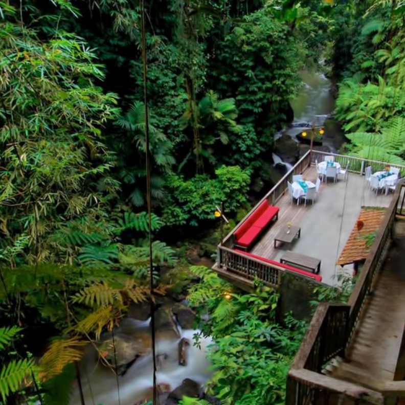 معبد تاناه لوت في جزيرة مالي