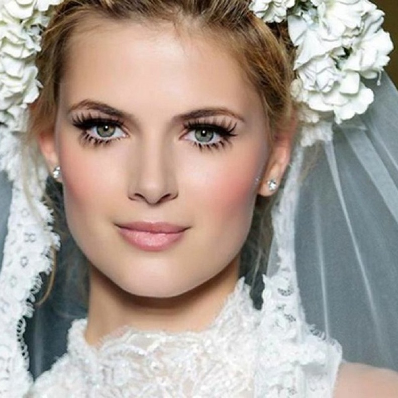 مكياج العروس يكمل اطلالتها
