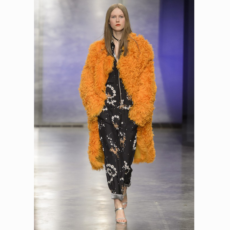 معاطف فرو بالوان الربيع.