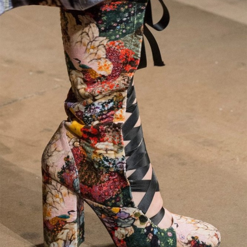 طرق مختلفة لارتداء احذية البوت القصير في الشتاء