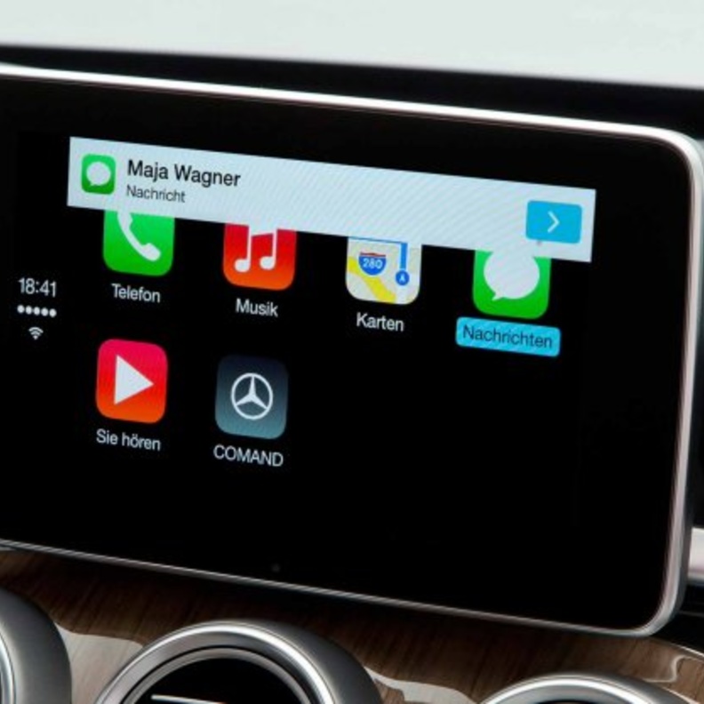 يمكن ارسال رسائل عن طريق سيري التي ستكتب الرسالة ثم تمنحك الخيار لارسالها او تعديلها