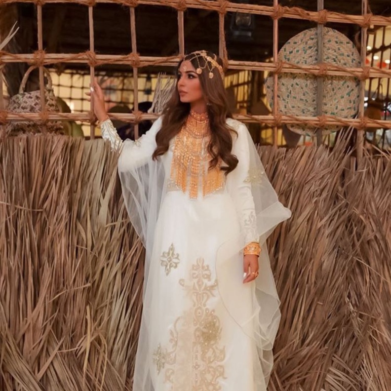 فستان للمناسبات من اختيار مهيرة