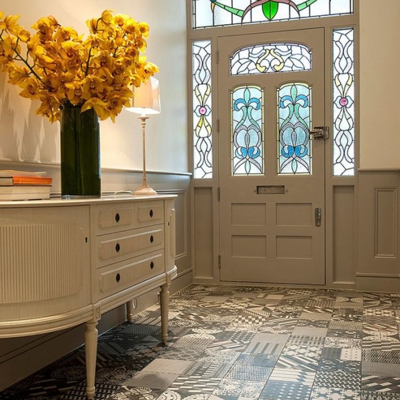 الأثاث الشرقي يضيف لمسة فخامة على ديكور المدخل