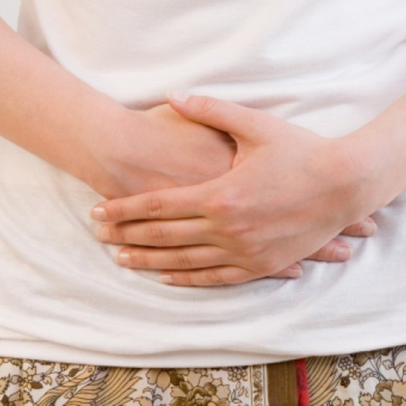  آلام البطن المبرحة أول أعراض سرطان القولون