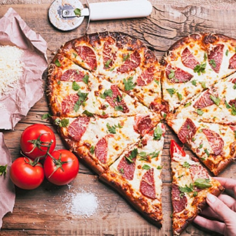 بيتزا على شكل قلب من Zpizza