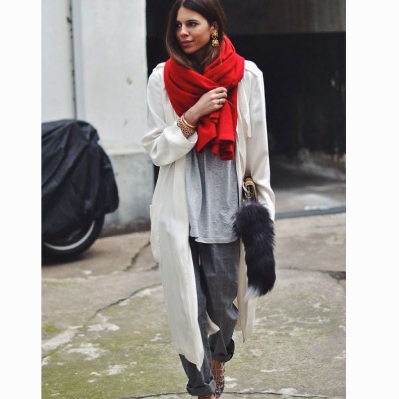 سكارف ناعم باللون الاحمر لسهرة عيد الحب