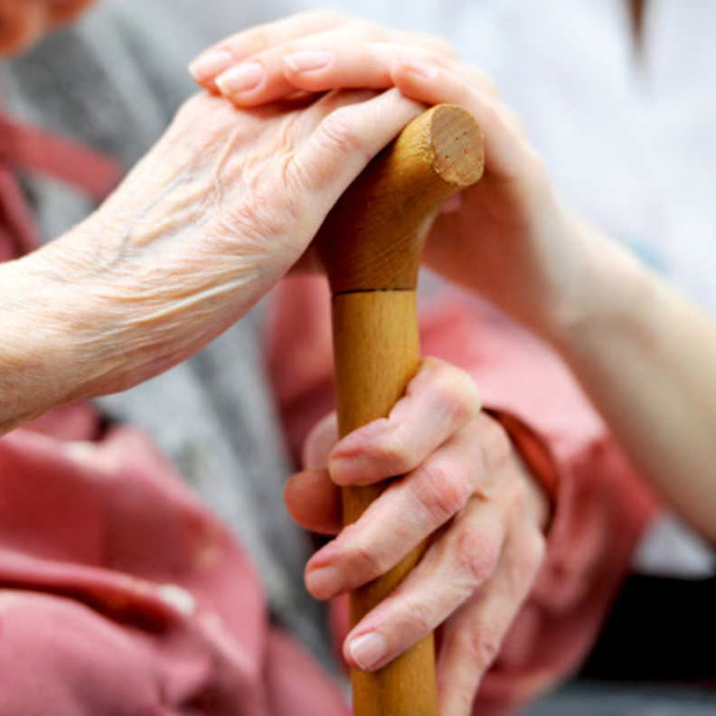 العلاج النظام الغذائي الصحي يقي من هشاشة العظام.