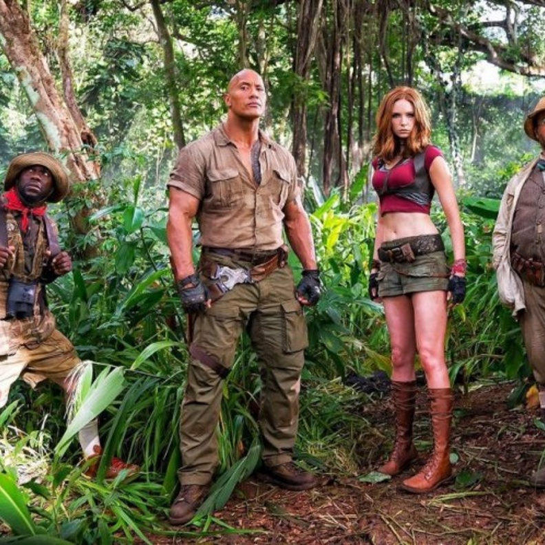 Jumanji ذا روك يهزم هيو جاكمان وكريستيان بيل