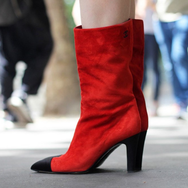 أحذية بوتس مخملية باللون الاحمر لعيد الحب