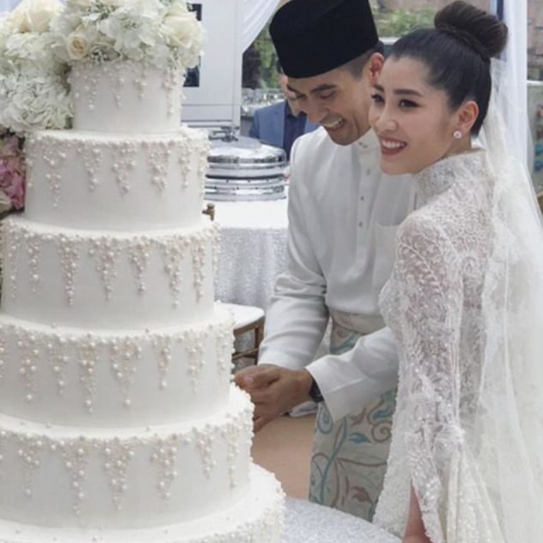 العروس خلال حفل الزفاف