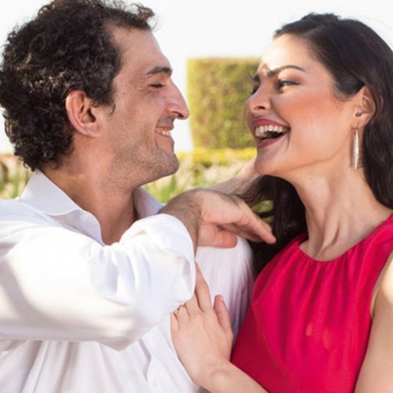 عمرو واكد وزوجته