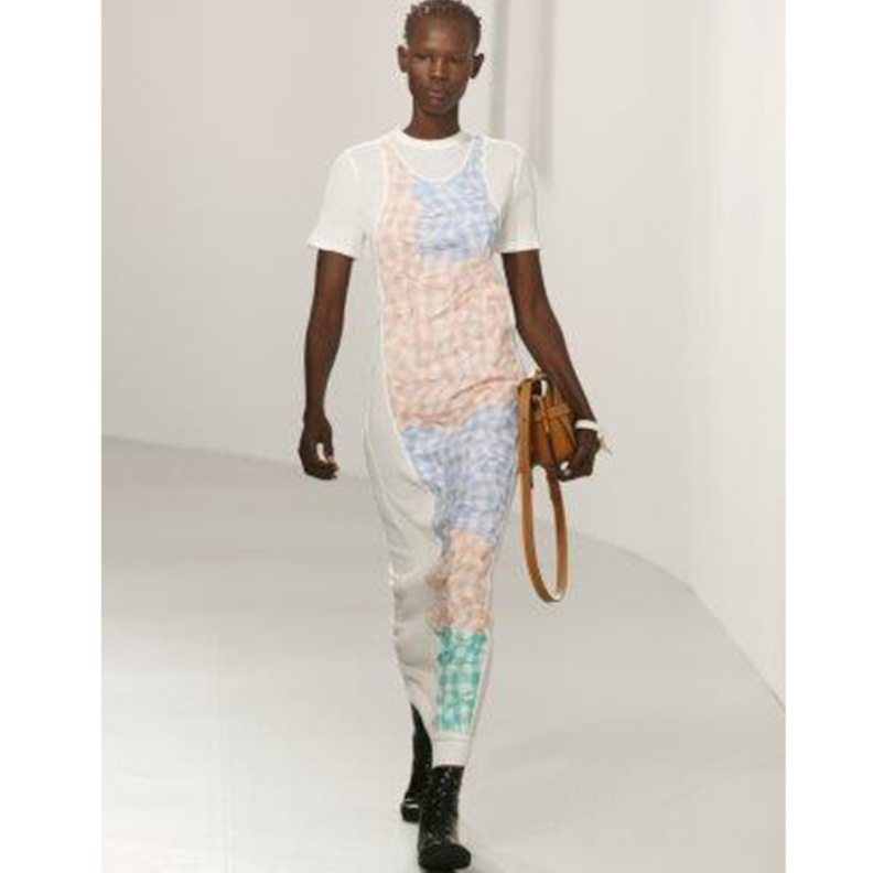 Loewe تطلق مجموعتها النسائية لربيع وصيف 2018