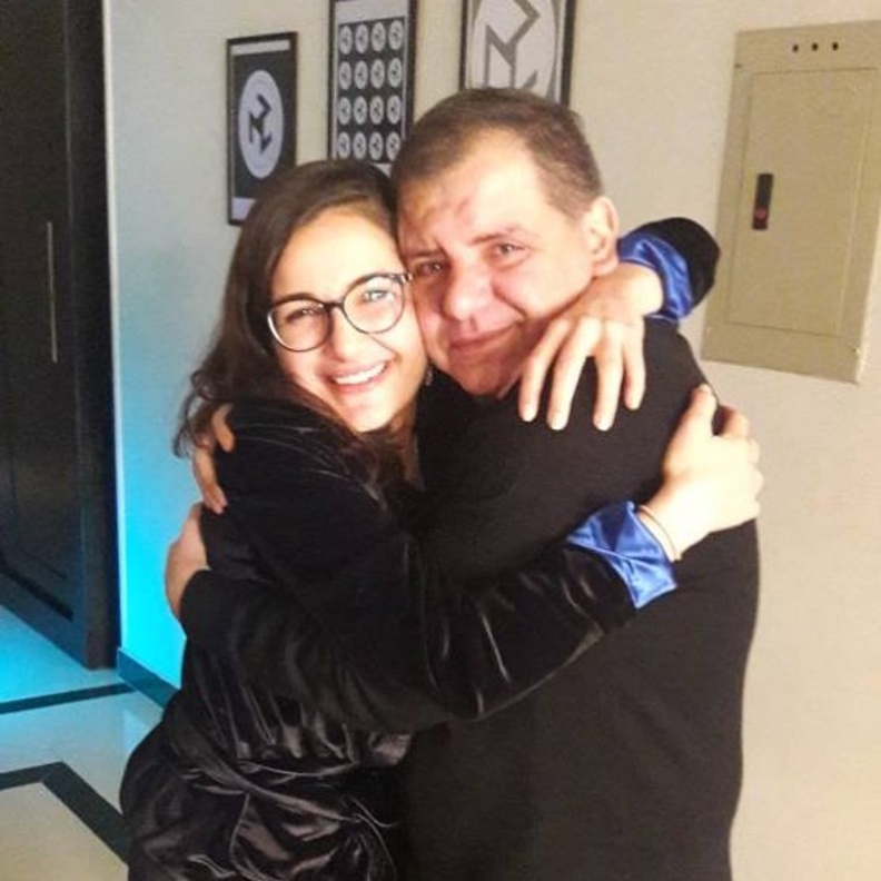 شام الذهبي مع والدها