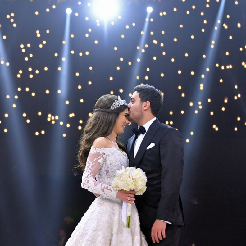 اجمل لحظة تجمع العروسين جيلبير حداد واسراء احمد