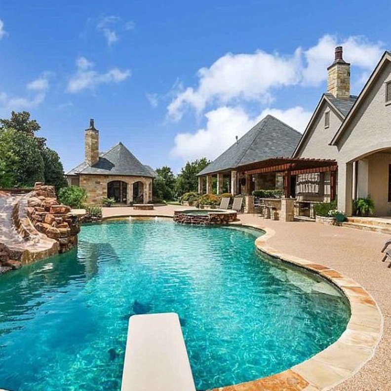 سيلينا جوميز تعرض منزلها للبيع