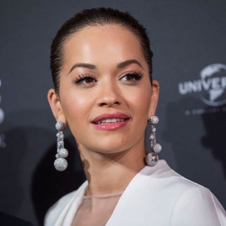 ريتا أورا تتألق بمجوهرات من De Grisogono