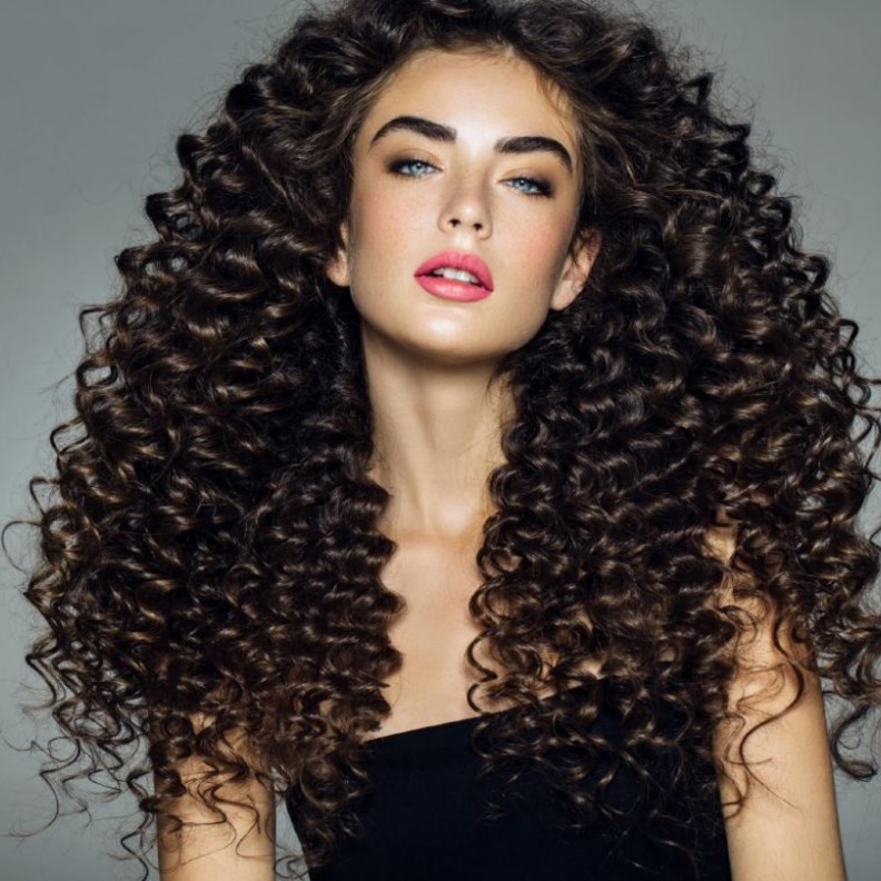 لا تقللي من نفسك بمشكلة الشعر المجعد