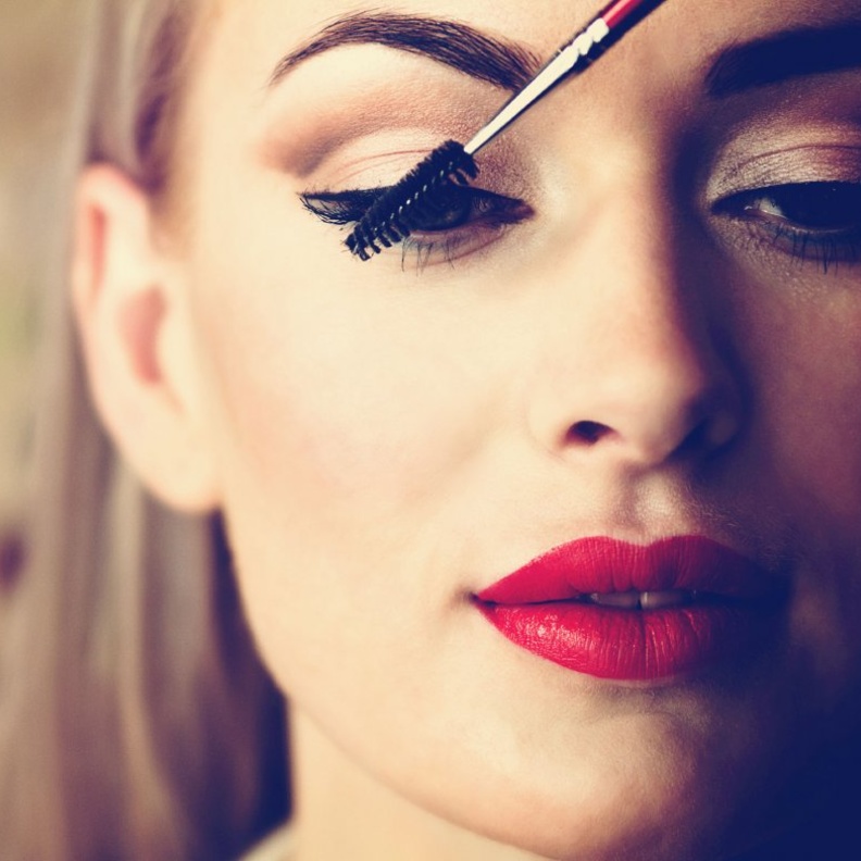 ابرزي جمال عيونك عن طريق الاهتمتم برموشك