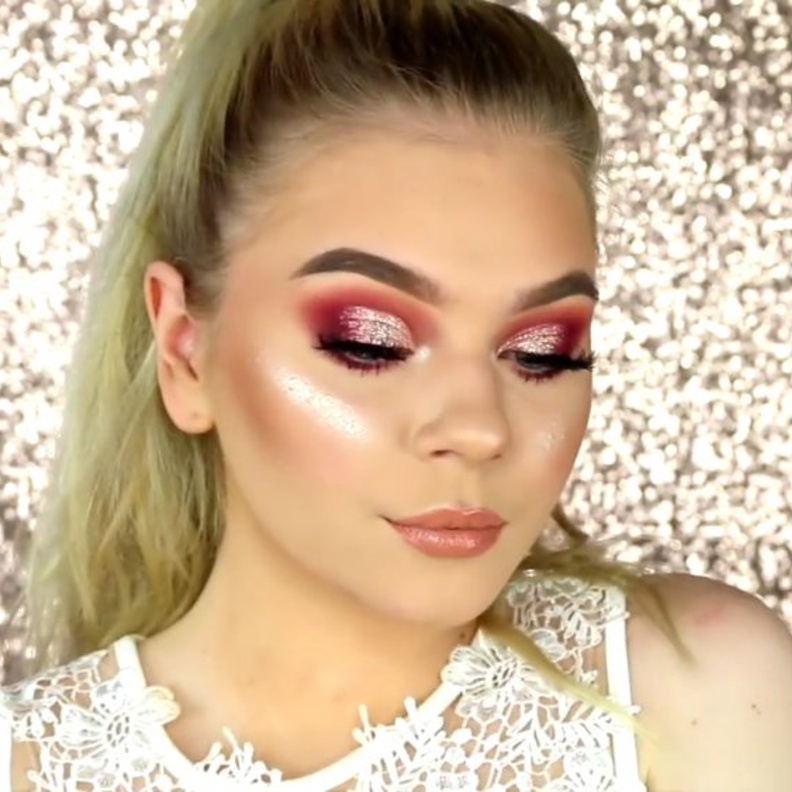 مكياج الجليتر يوم الزفاف يعطي العينين إشراقاً و لمعاناً 