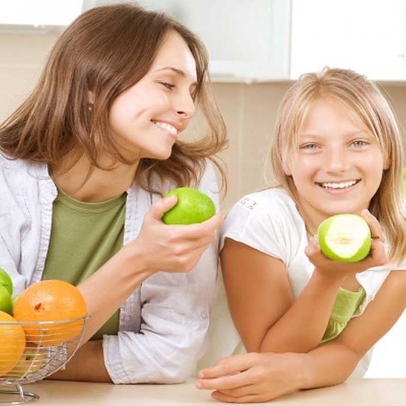 يحتاج المراهقون لتغذية خاصة لتعزيز صحتهم واجسامهم