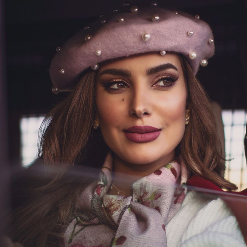 بشاير باطلالات كلاسيكية