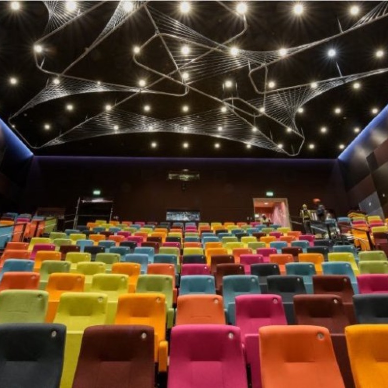  اثراء تعرض افلام سينمائية عالمية