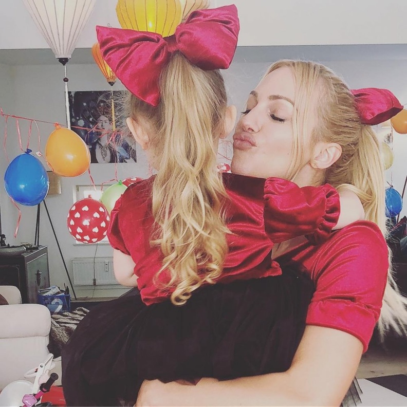 مريم أوزرلي وابنتها