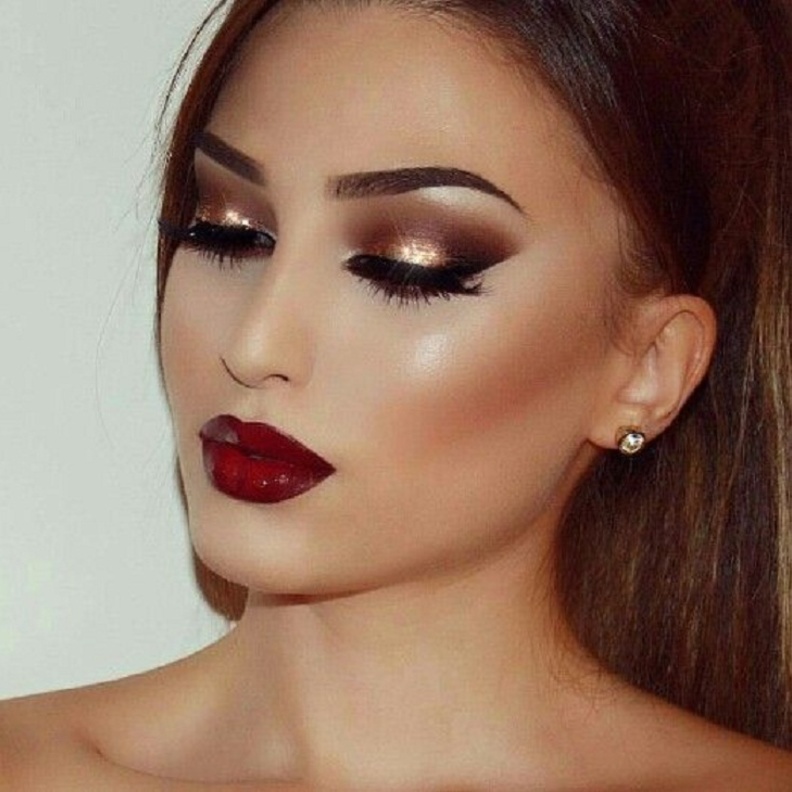 مكياج باللون الفضي