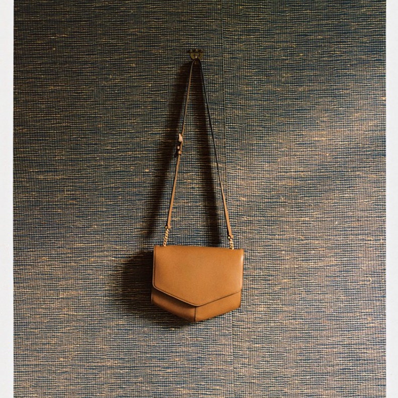 سيدة Sandro تتألق بمجموعة من الإطلالات المبتكرة