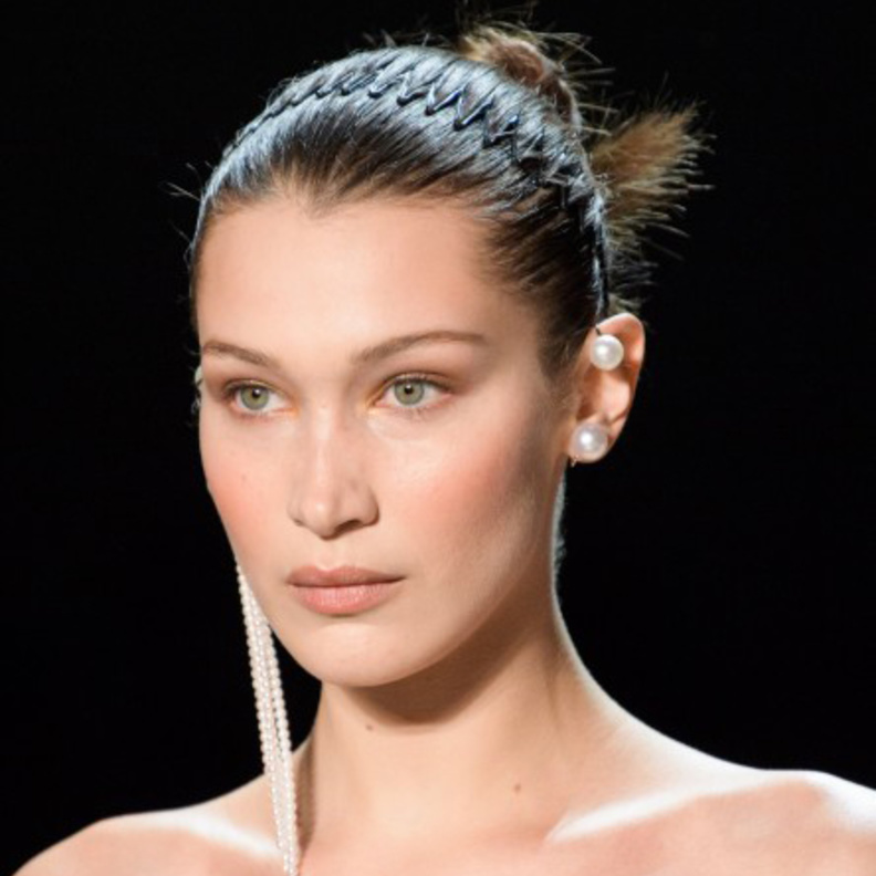 صبغات الشعر الاحمر من وحي عارضات Tory Burch