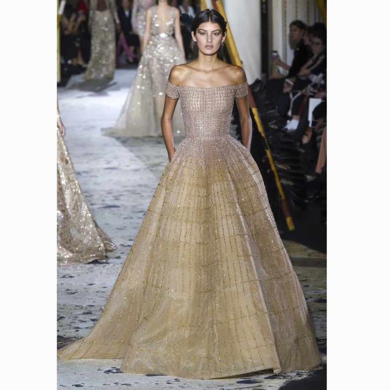 فستان من ريم عكرا