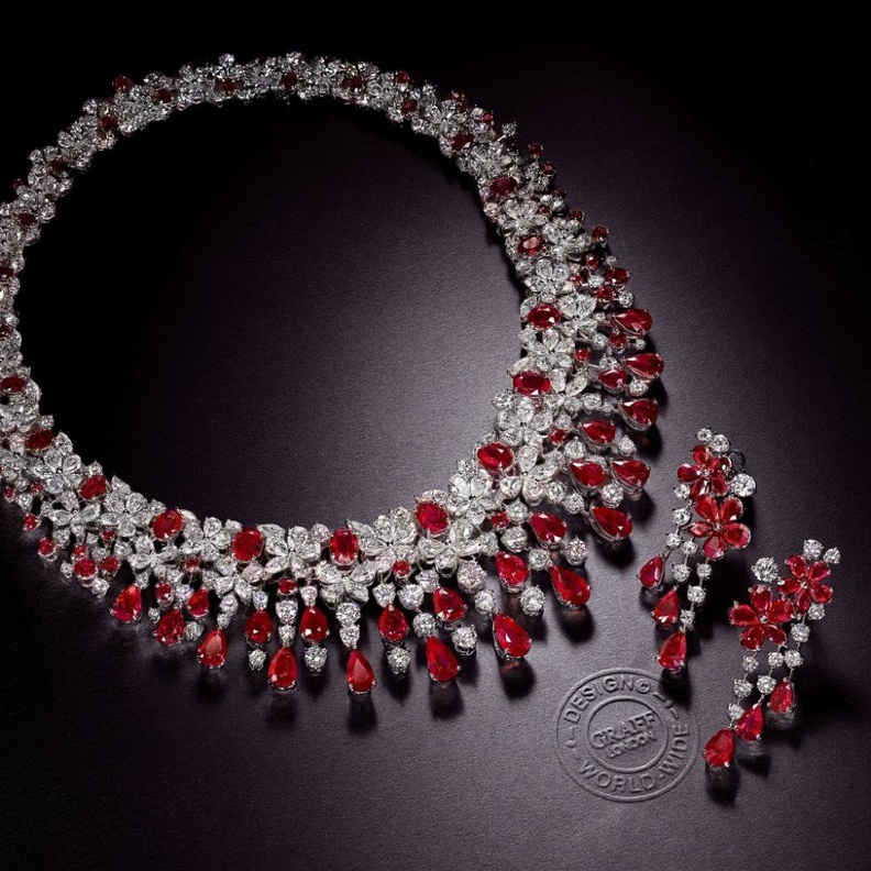 طقم من شانيلChanel 